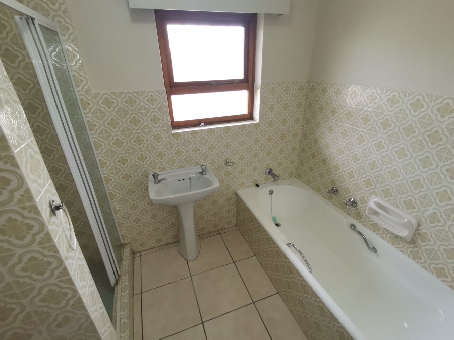 To Let 3 Bedroom Property for Rent in Beacon Bay North Eastern Cape
